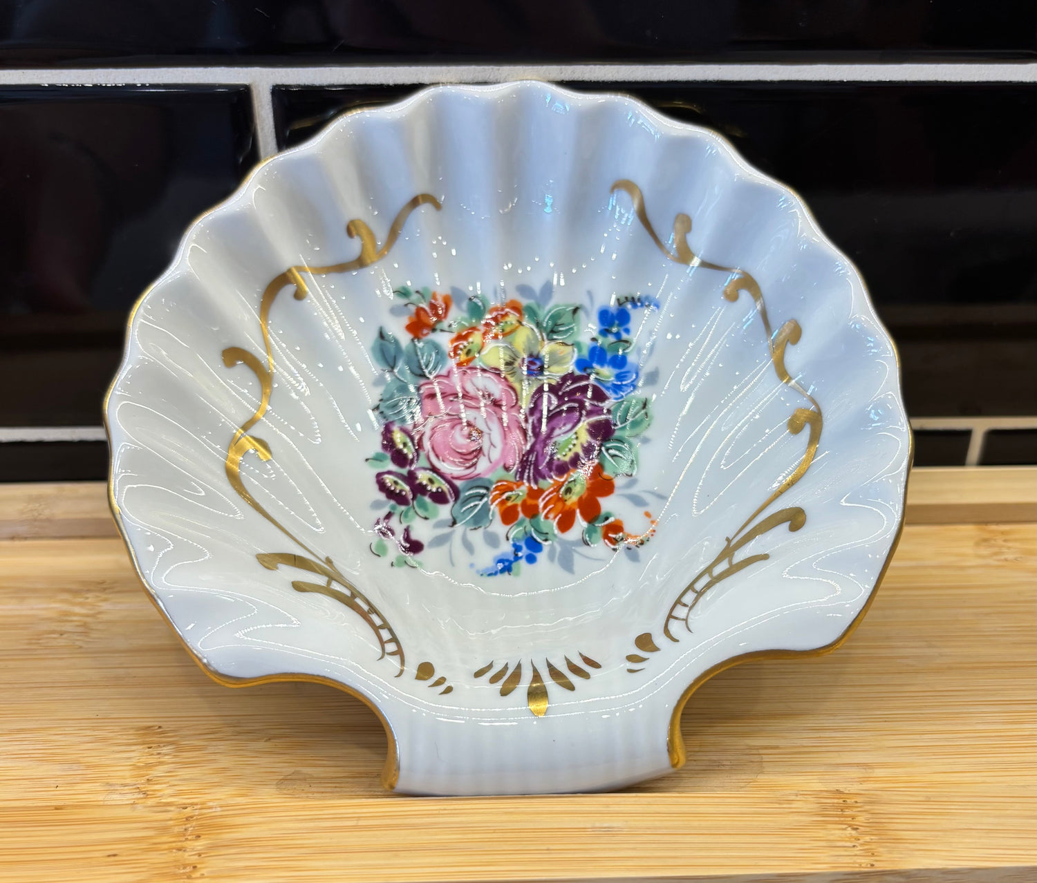 Stunning Painted Shell Plant Tray