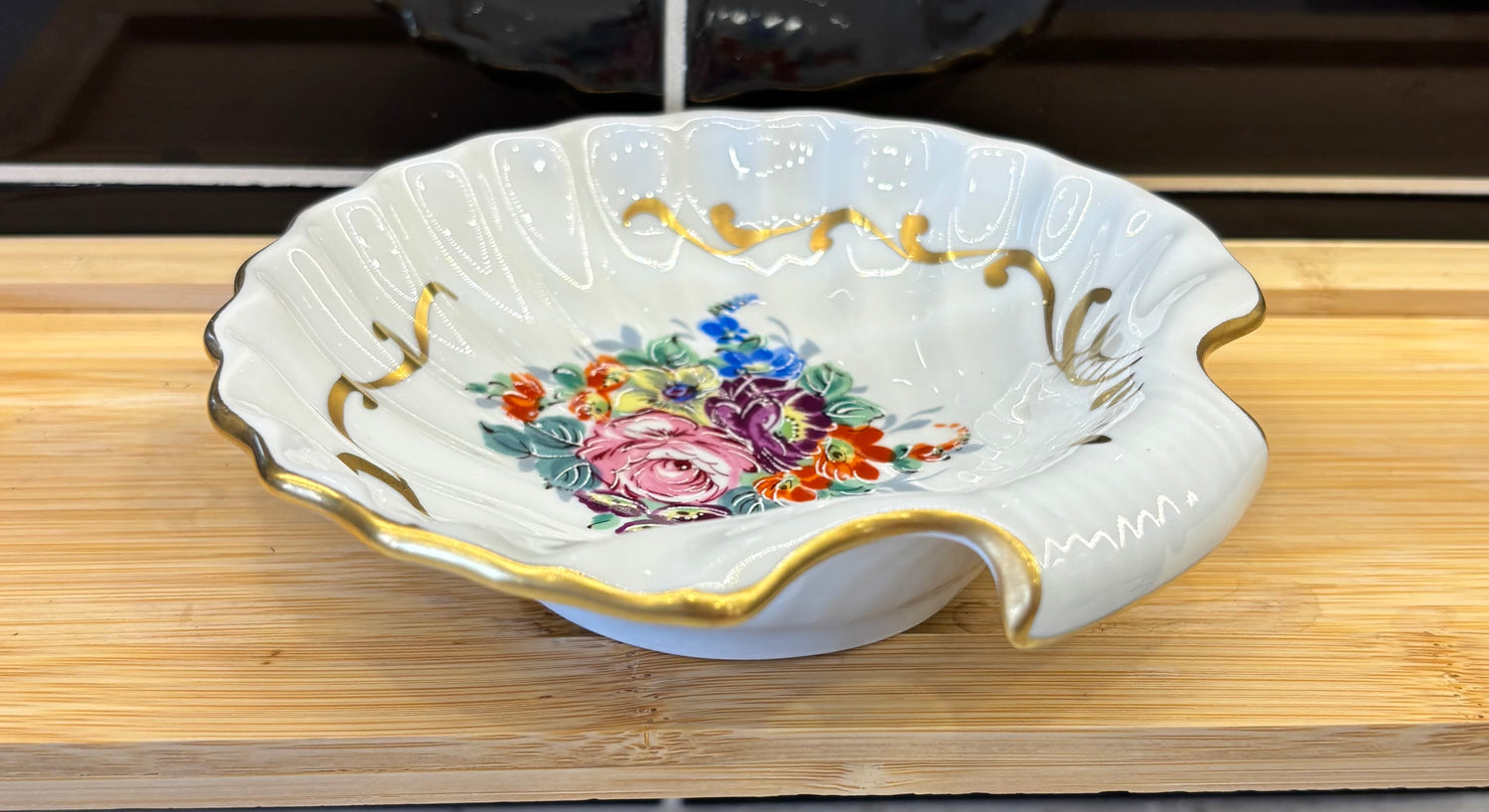 Stunning Painted Shell Plant Tray
