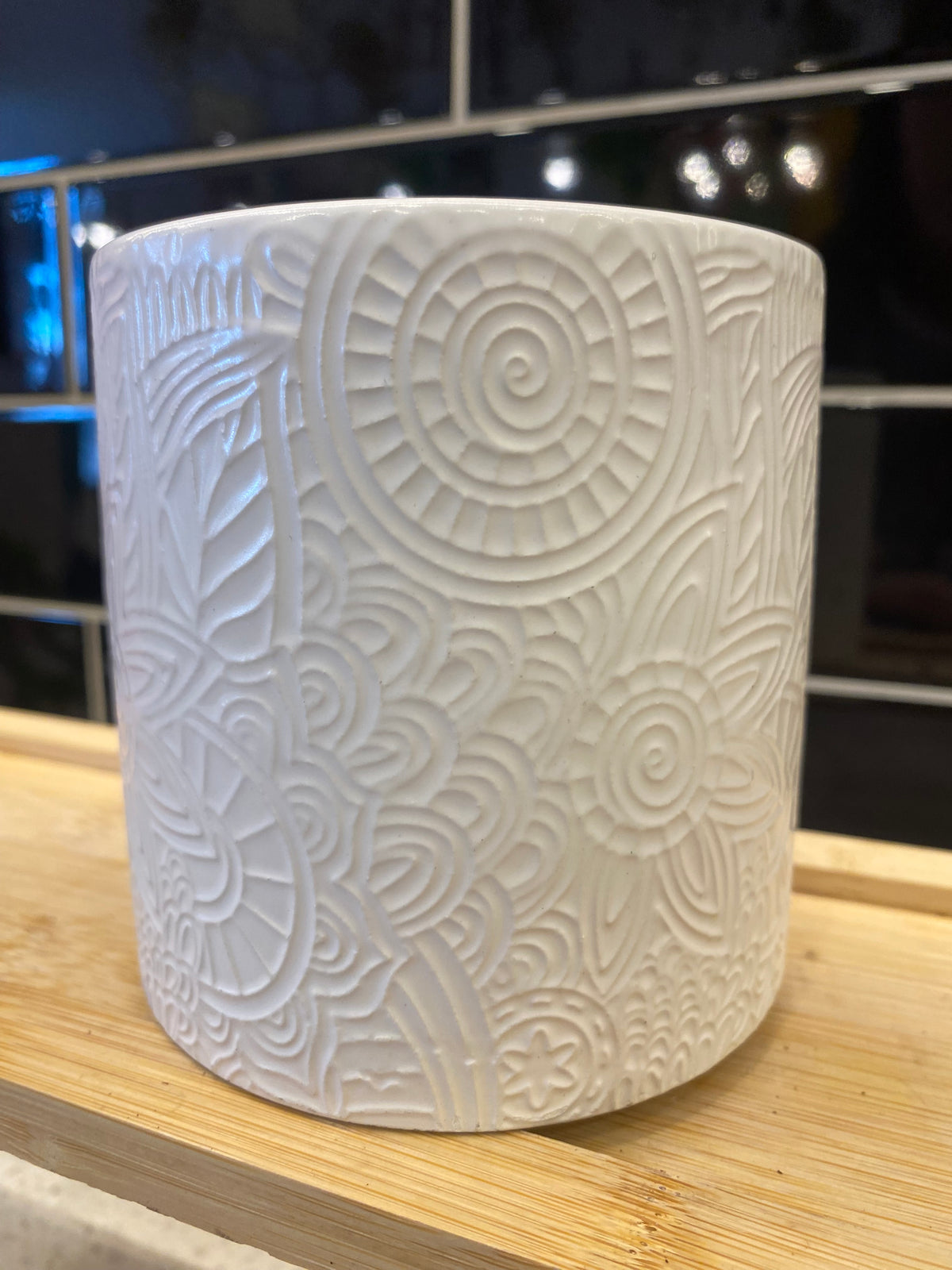 White Mosaic Flower Pattern Pot