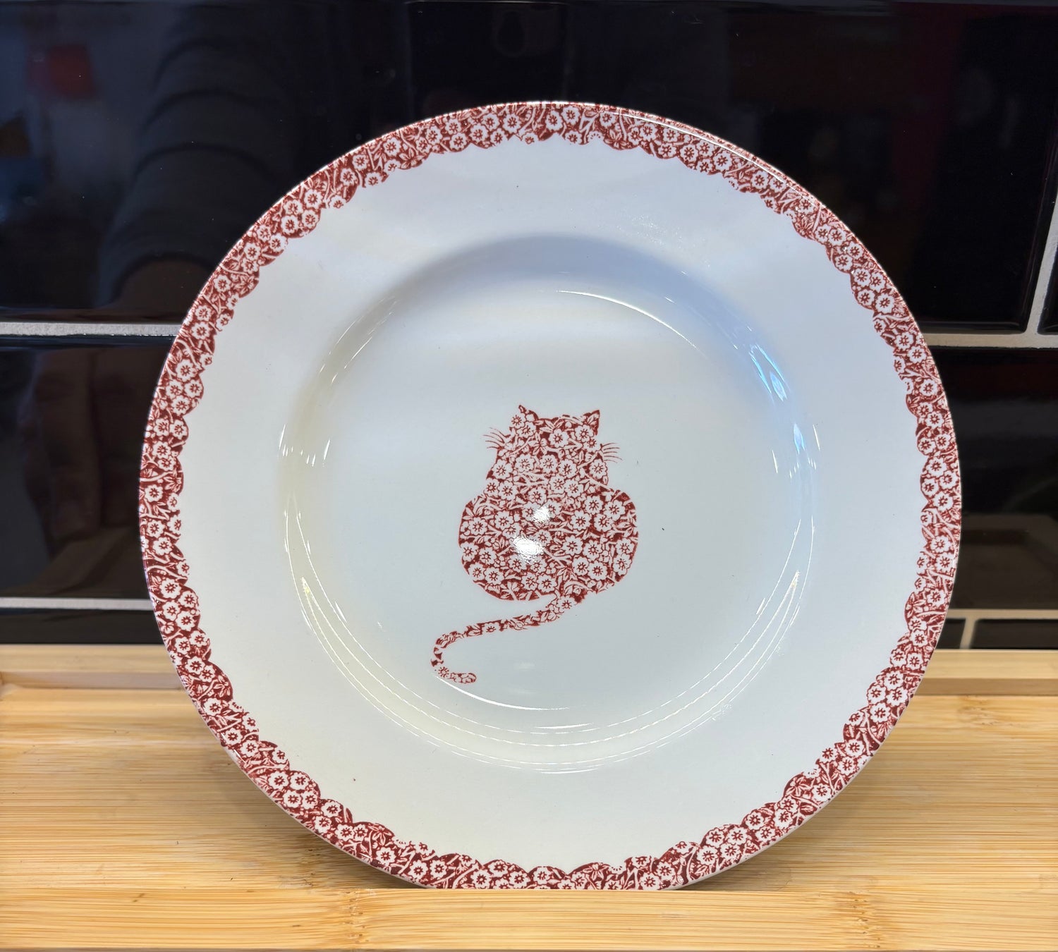 Medium Round Cream & Red Cat Plant Tray