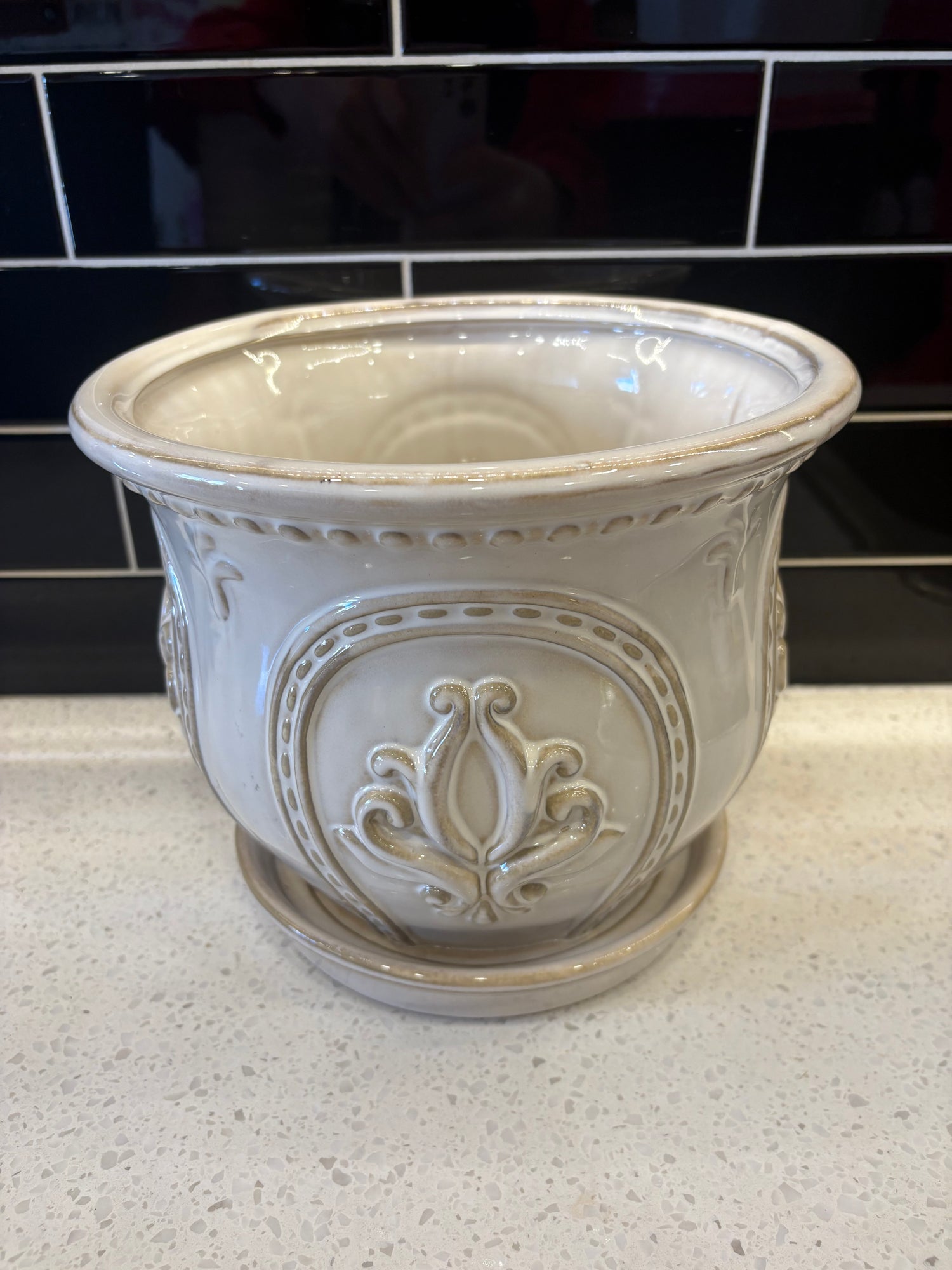 Large Cream Coloured Designed Pot