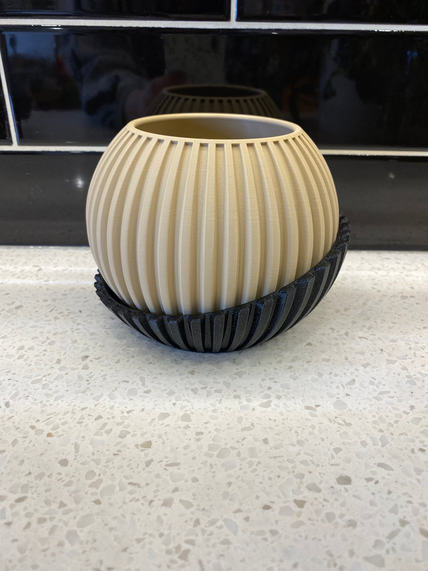 Ux 3D-Printed Sphere Pot w/tray
