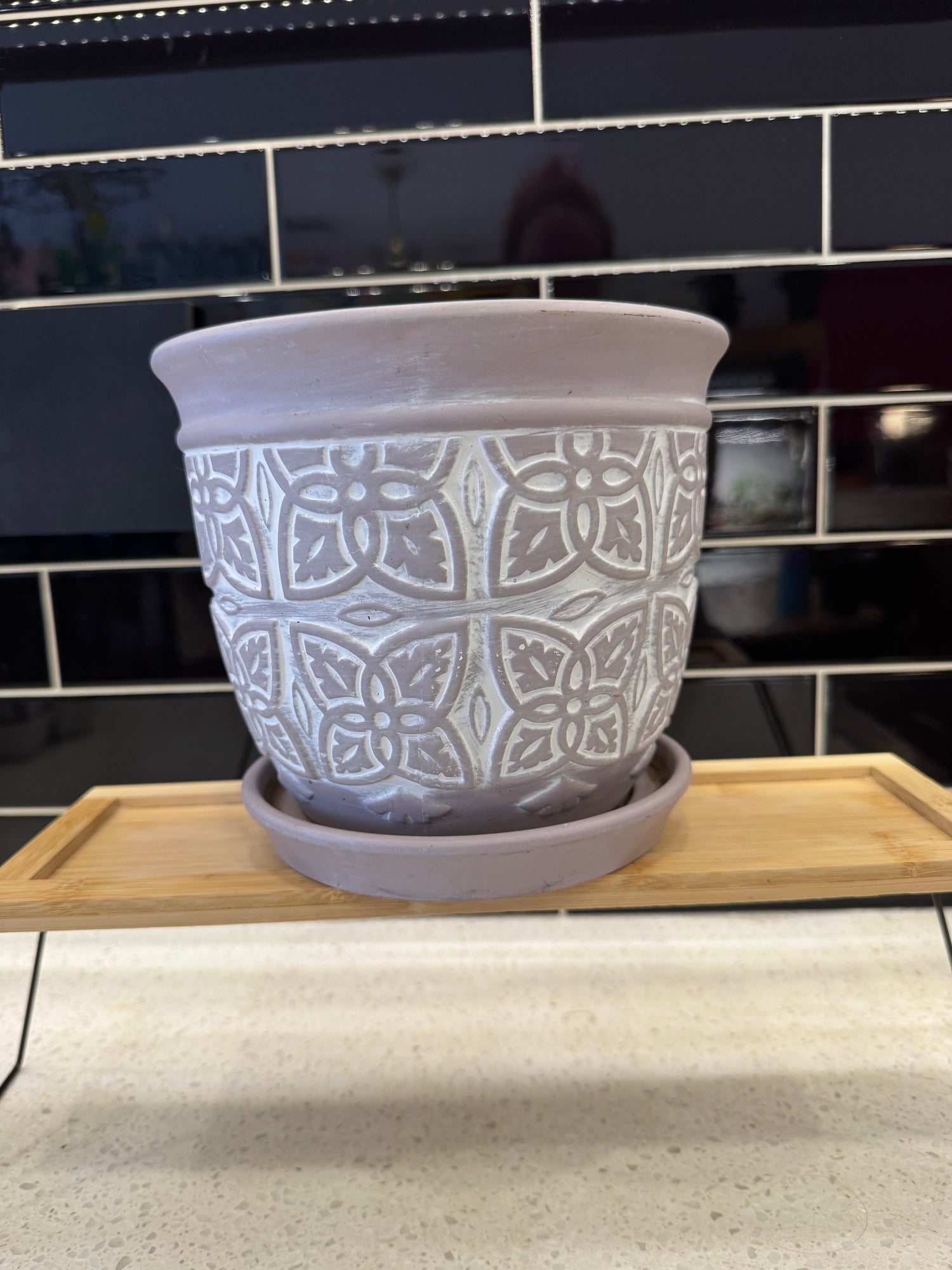 Large Patterned Grey and White Pot with  tray