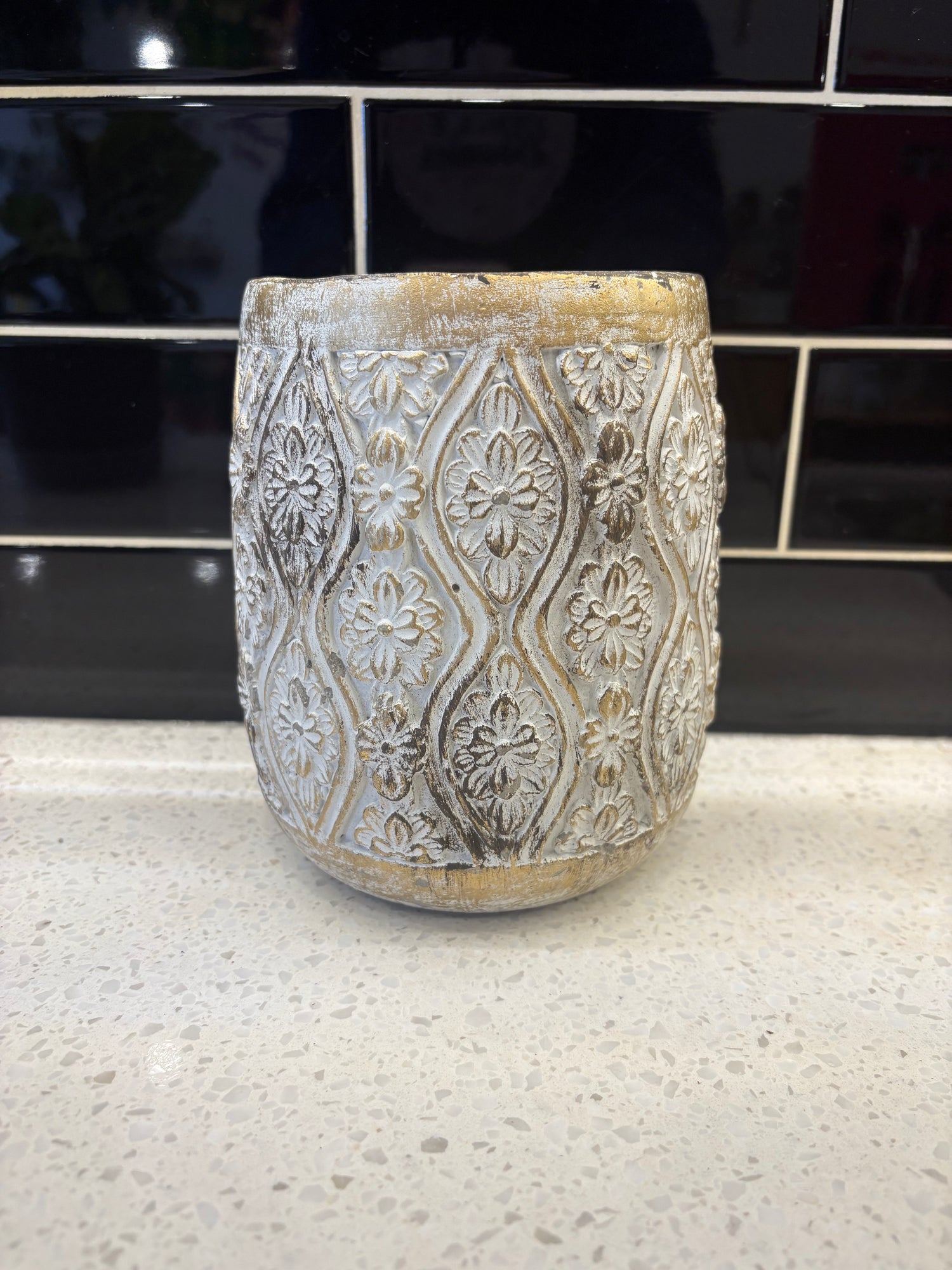 Medium Gray and Gold Flower Design Pot