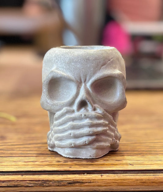 Skull Planter - 1.5" concrete